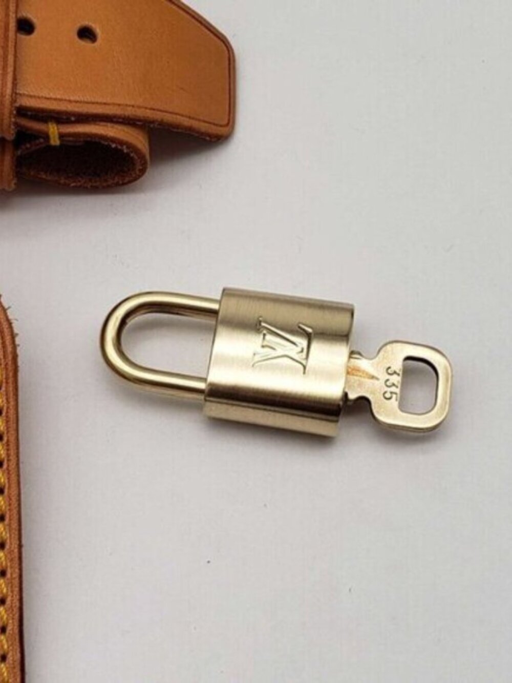 🔐 100% Authentic Louis Vuitton Name Tag / Luggage Tag with Gold Padlock - Picture 11 of 12